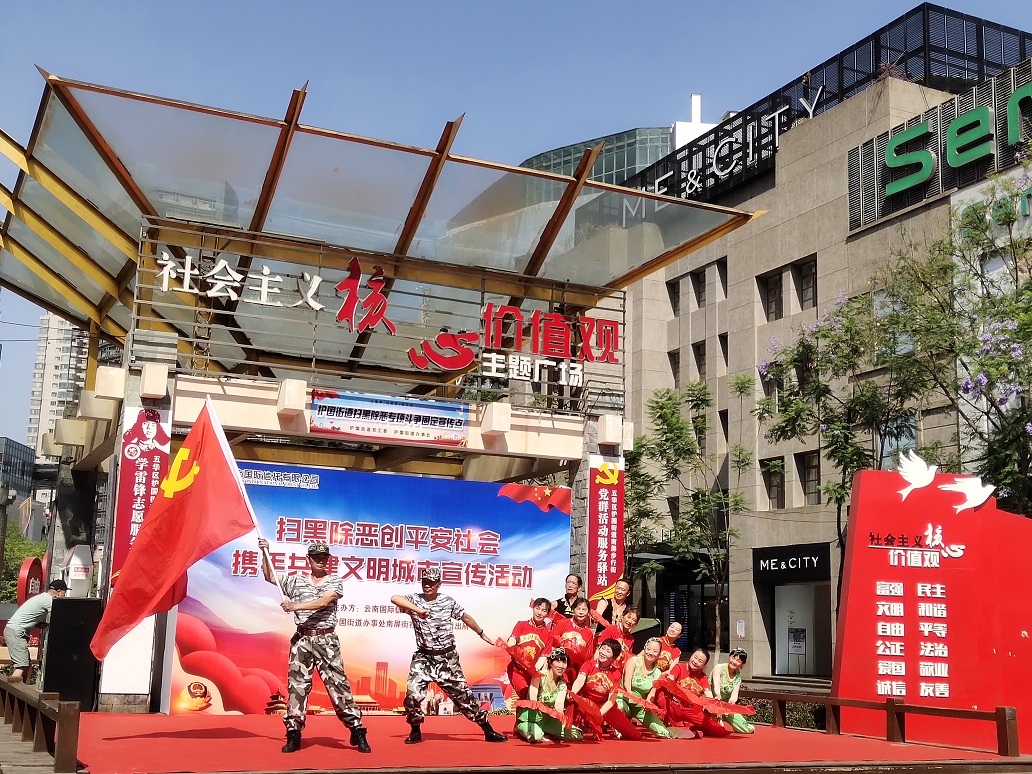 插圖8：南屏社區文藝隊演出照片1 - 副本--改小.jpg