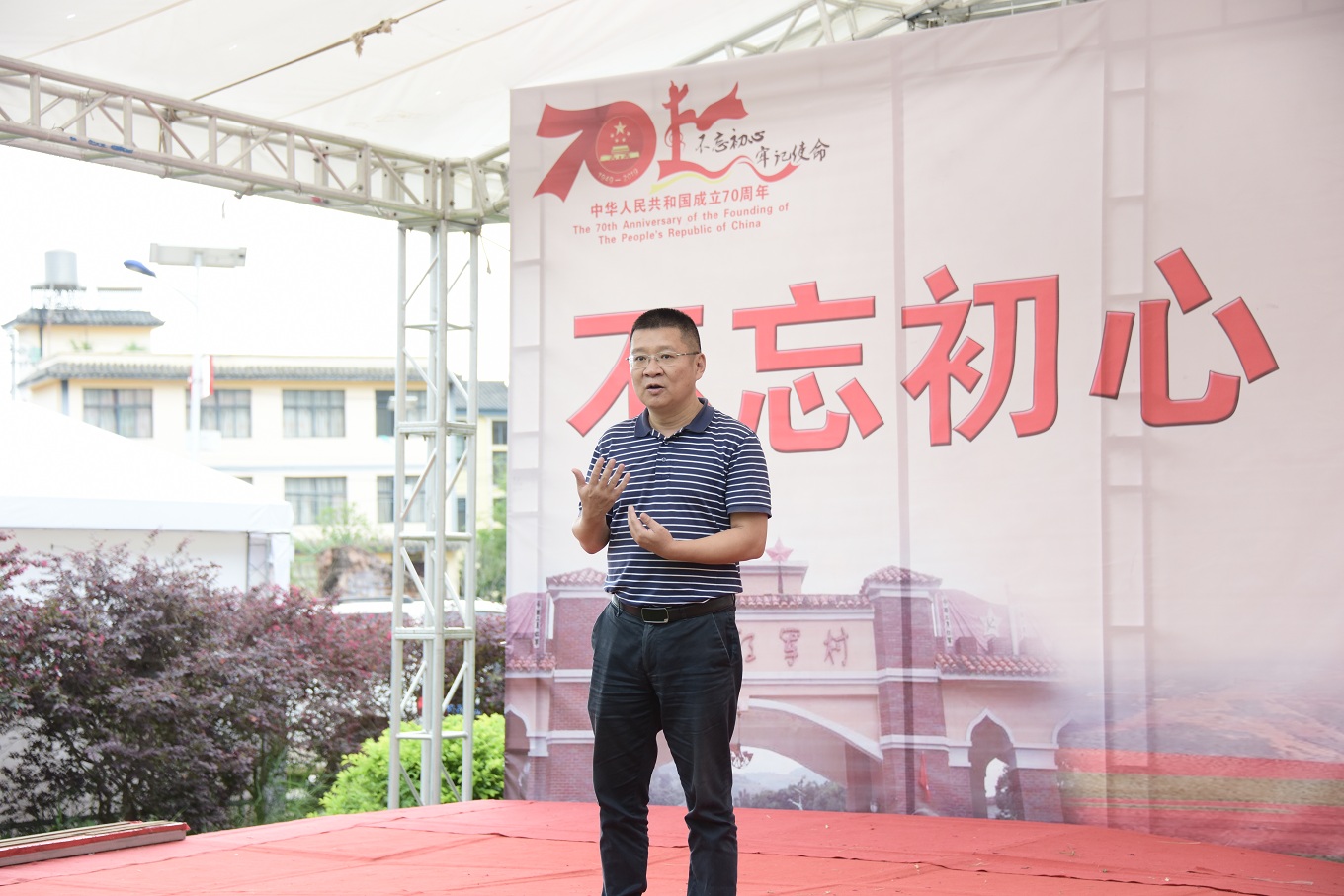 先進集體信托三部部門領導張總發表獲獎感言 - 副本.JPG