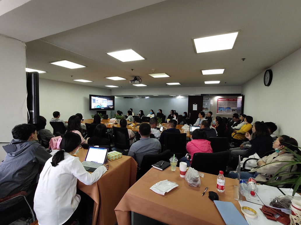 昆明黨員和入黨積極分子觀看警示教育片照片1 - 副本.jpg